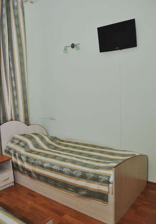 Гостиница Guest House Lotos Саратов Стандартный двухместный номер с 2 отдельными кроватями-1